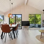 Vakantiehuis Modern Near And Nature *